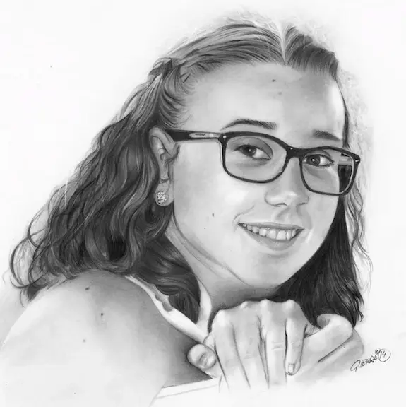 Retrato a lápiz hiperrealista de niña